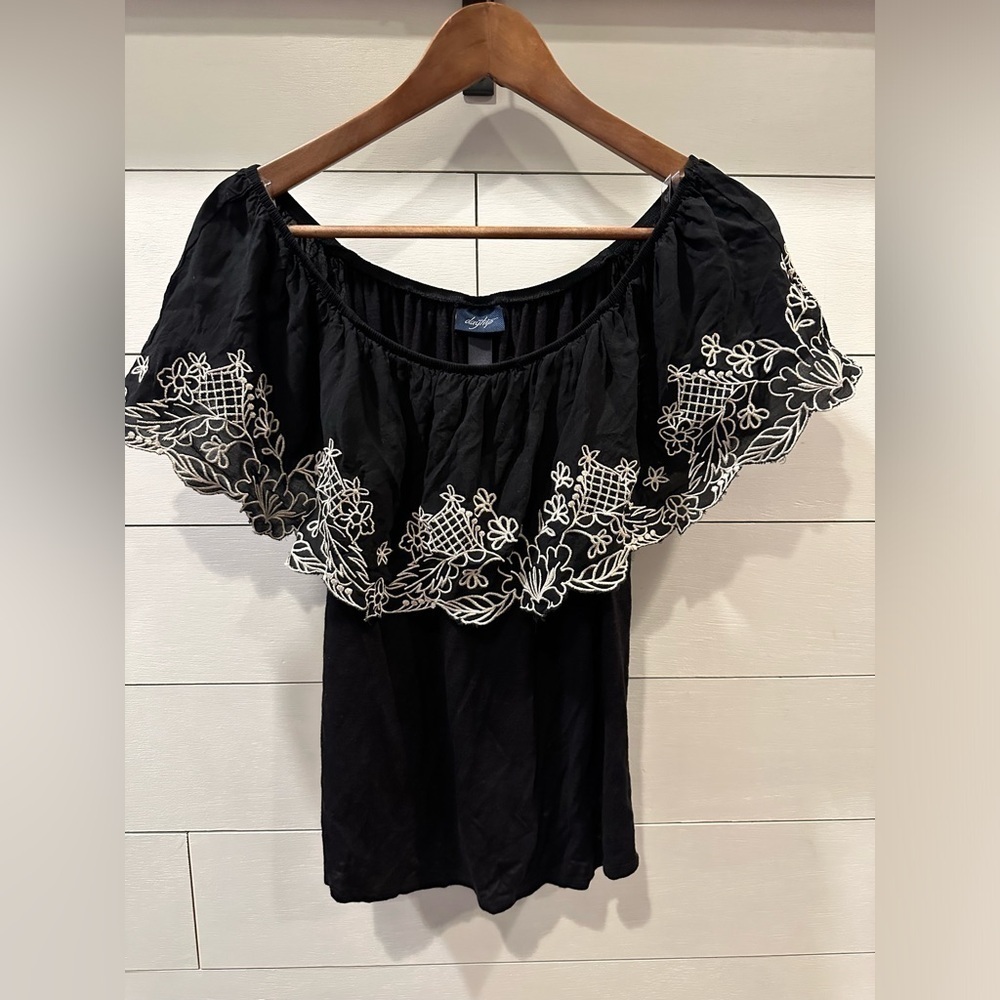 Daytrip off the shoulder shirt-small